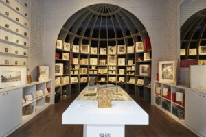 Une rentrée magique sous la verrière du Grand Palais pour la Librairie Camille Sourget.